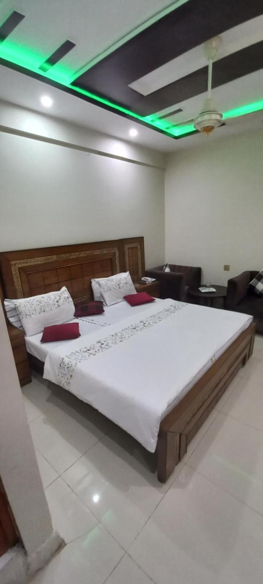 Hotel Al Markaz Исламабад Экстерьер фото